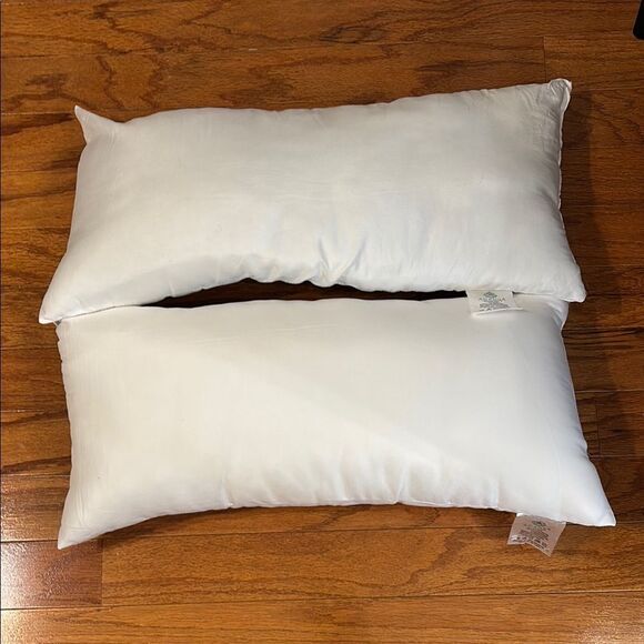 BUNDLE of 2 White Plump Supportive Bedding Pillows - Picture 1 of 3